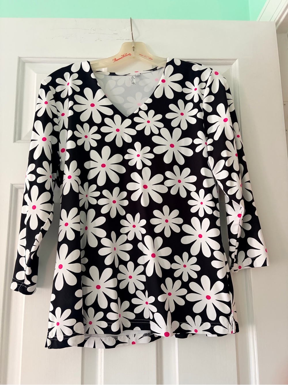 Lulu B Floral V-Neck Women's Top with Pink Accents